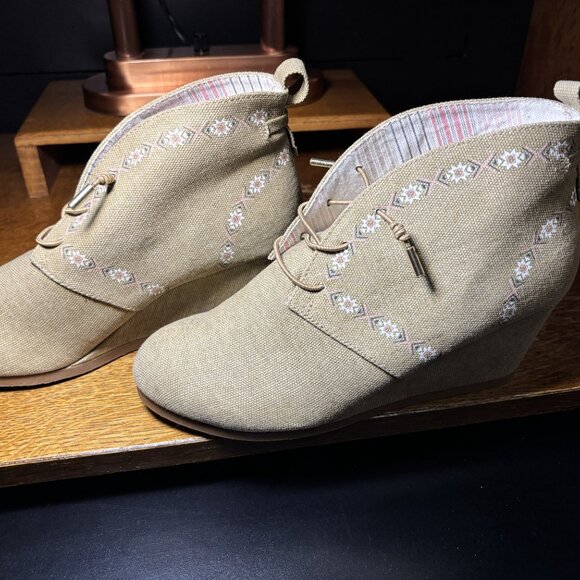 New, Women's Wedge Ankle Booty. Size 8 Regular - Picture 1 of 6